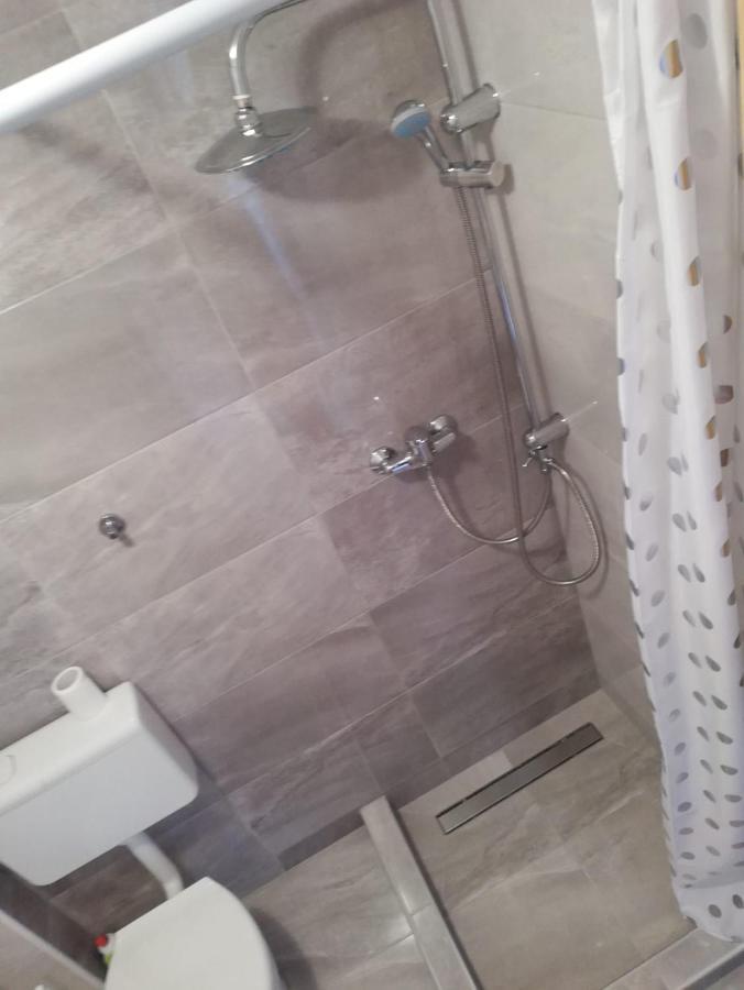 Leo Vir Exterior foto