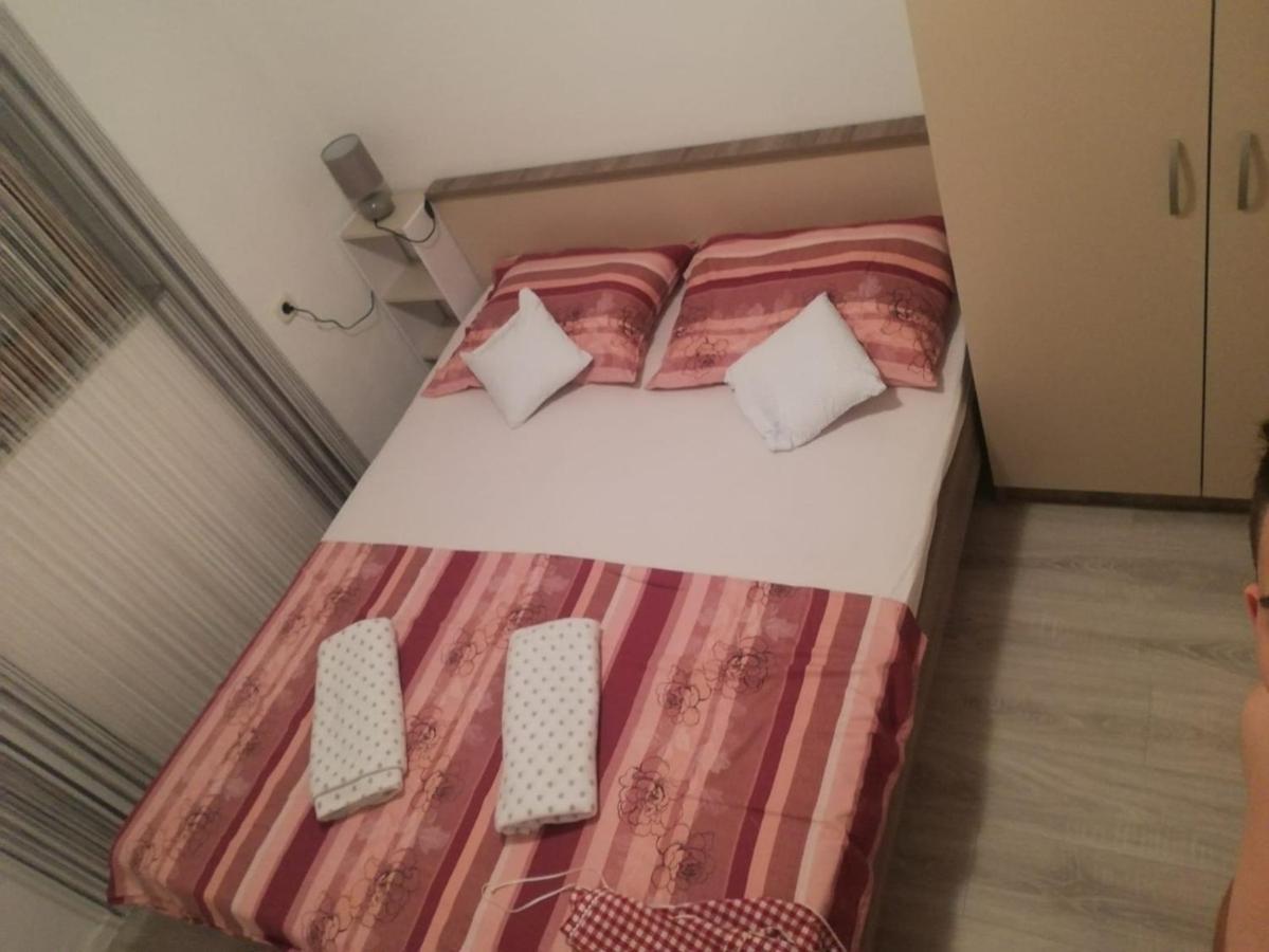 Leo Vir Exterior foto